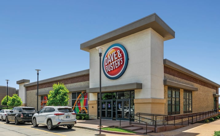 Pictures of Retail property located at 6811 W 135th St, Overland Park, KS 66223 for sales - image #1