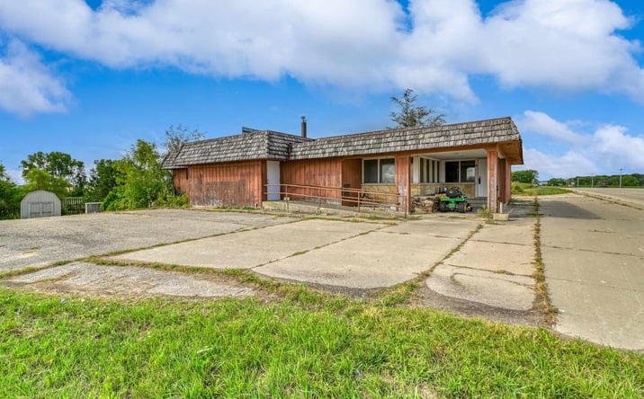 Pictures of Retail property located at W6315 US Highway 18, Jefferson, WI 53549 for sales - image #1