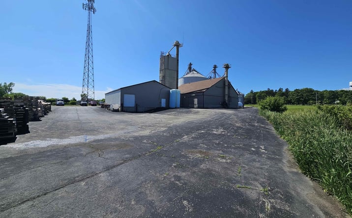 Pictures of Retail, Office, Industrial property located at 1112 Sumner, Hartford, WI 53027 for sales - image #1