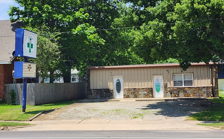 Pictures of Retail property located at 312 N Broadway, Checotah, OK 74432 for sales - image #1