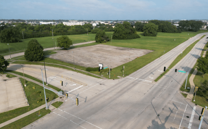 Pictures of Land, Retail property located at 1905 N Neil St, Champaign, IL 61820 for sales - image #1