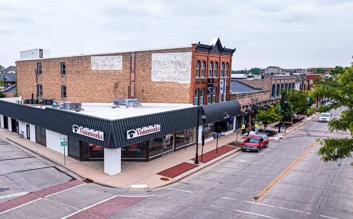 Pictures of Retail, Office property located at 203 E Wisconsin Ave, Oconomowoc, WI 53066 for sales - image #1