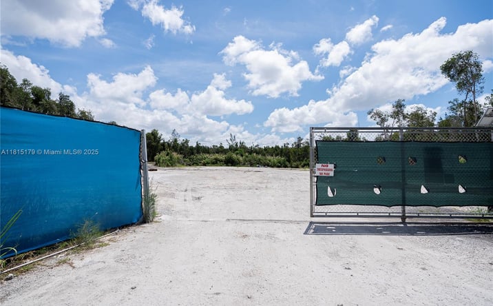 Pictures of Land property located at NW 122 Ave, Doral, FL 33178 for sales - image #1