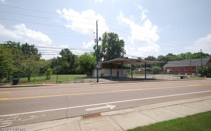 Pictures of Retail, Special Purpose, Office, Multifamily, Industrial property located at 1474 E Chester Street, Jackson, TN 38301 for sales - image #1