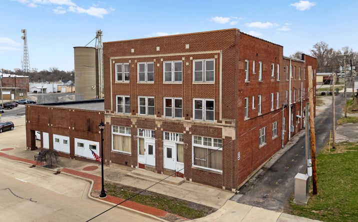 Pictures of Retail property located at 612 W Gallatin St, Vandalia, IL 62471 for sales - image #1