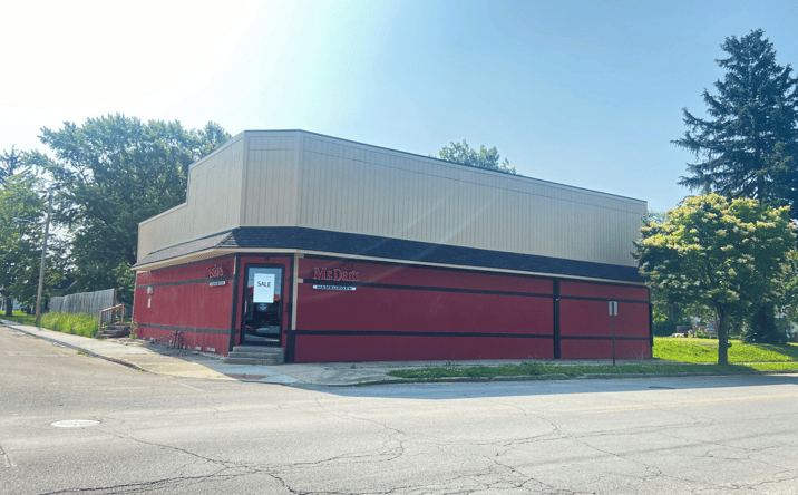Pictures of Retail property located at 1610 Arrow Ave, Anderson, IN 46016 for sales - image #1