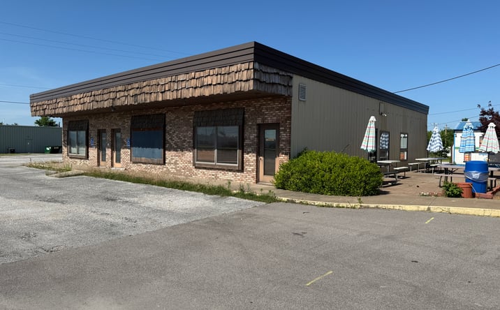 Pictures of Mixed Use, Office property located at 1601 N Market St, Sparta, IL 62298 for sales - image #1
