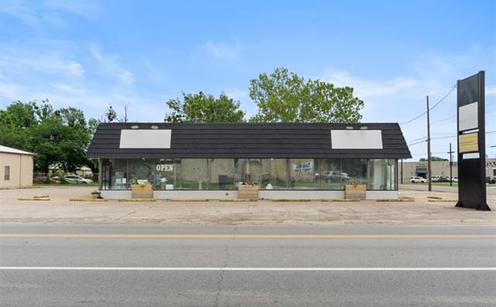 Pictures of Mixed Use property located at 402 N 1st, Durant, OK 74701 for sales - image #1