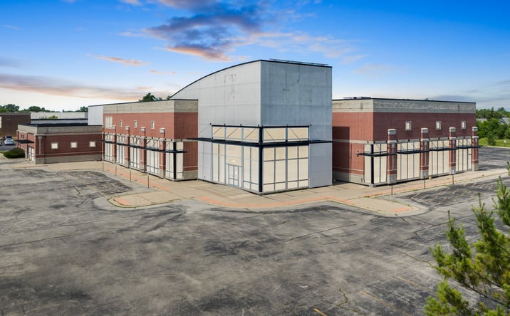 Pictures of Retail property located at 2015 N Rand Rd, Palatine, IL 60074 for sales - image #1