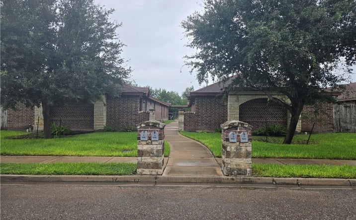 Pictures of Multifamily property located at 1416 LeAnn Rimes, Edinburg, TX 78542 for sales - image #1
