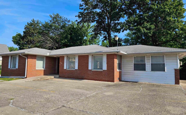 Pictures of Special Purpose property located at 2006 BROADWAY, Mt Vernon, IL 62864 for sales - image #1