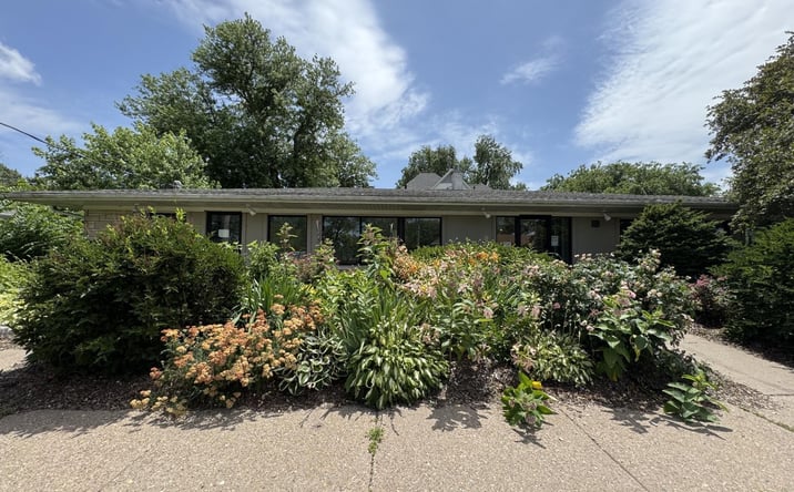 Pictures of Retail, Office property located at 415 E GEORGE WASHINGTON Boulevard, Davenport, IA 52803 for sales - image #1