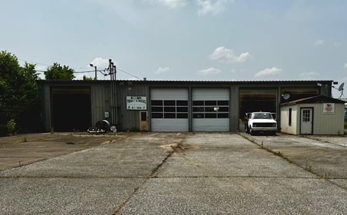 Pictures of Business for Sale, Industrial, Special Purpose property located at 115 Tucker Schoolhouse Rd, Madisonville, KY 42431 for sales - image #1