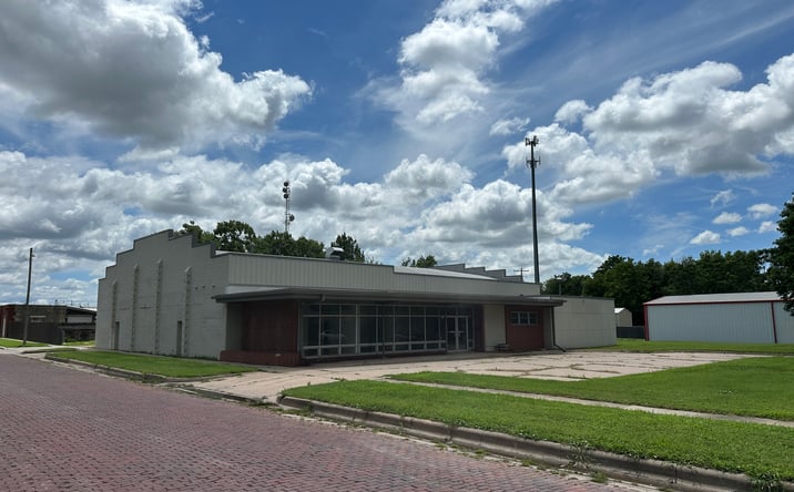 Pictures of Industrial property located at 301 W 5th St, Newton, KS 67114 for sales - image #1