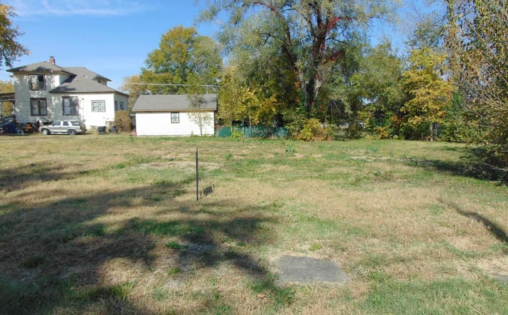 Pictures of Land property located at 407 E Oak, Clinton, MO 64735 for sales - image #1