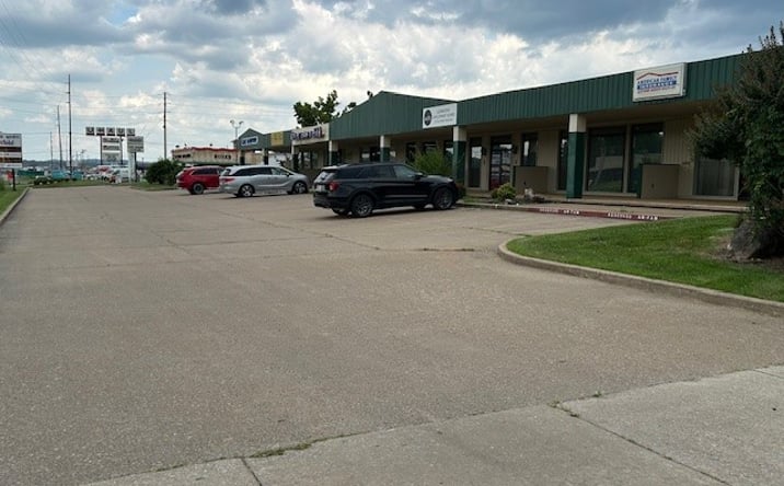 Pictures of Mixed Use, Office, Retail property located at 760 S. Kingshighway, Cape Girardeau, MO 63703 for sales - image #1