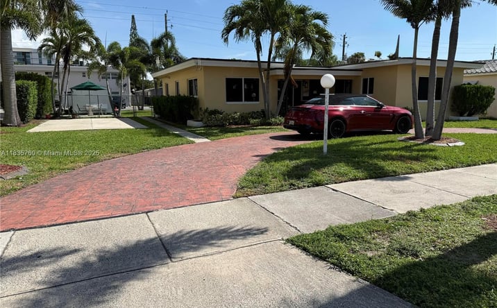 Pictures of Multifamily property located at 1743 Rodman St, Hollywood, FL 33020 for sales - image #1