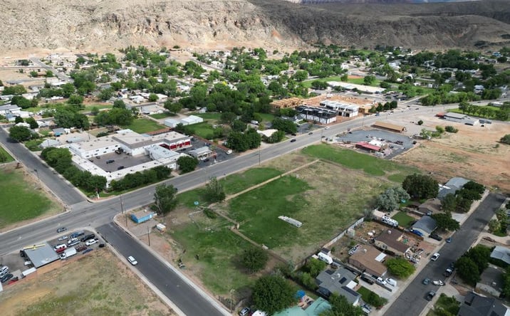 Pictures of Land property located at 199 N State St, La Verkin, UT 84745 for sales - image #1