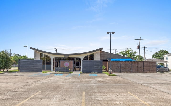 Pictures of Retail property located at 710 Dr Michael Debakey Dr, Lake Charles, LA 70601 for sales - image #1