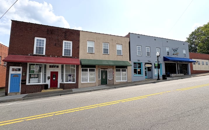 Pictures of Mixed Use, Multifamily, Retail property located at 213 W Main St, Mayodan, NC 27027, 207 W Main St, Mayodan, NC 27027 for sales - image #1