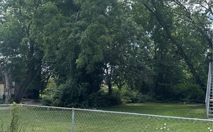 Pictures of Land property located at 1217 W 21 Street, Kansas City, MO 64108 for sales - image #1