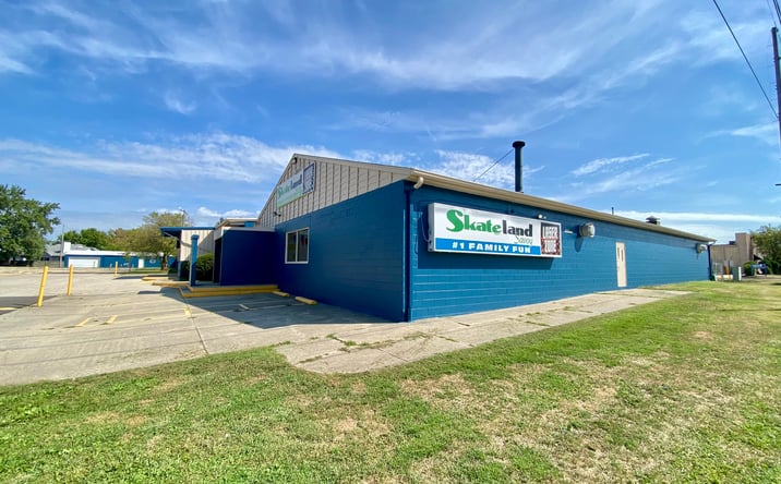 Pictures of Business for Sale, Hospitality, Retail property located at 208 W Curtis Rd, Savoy, IL 61874 for sales - image #1