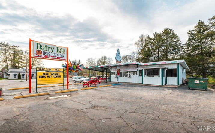Pictures of Retail, Business for Sale property located at 504 Main St, Steelville, MO 65565 for sales - image #1