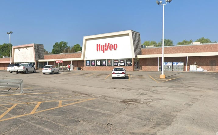 Pictures of Retail property located at 1104 S 25th St, Bethany, MO 64424 for sales - image #1
