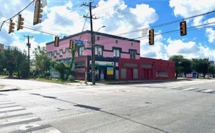 Pictures of Office, Retail property located at 826 San Pedro Ave, San Antonio, TX 78212 for sales - image #1