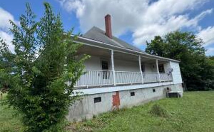 Pictures of Multifamily property located at 304 Oak Street, Mc Cormick, SC 29835 for sales - image #1