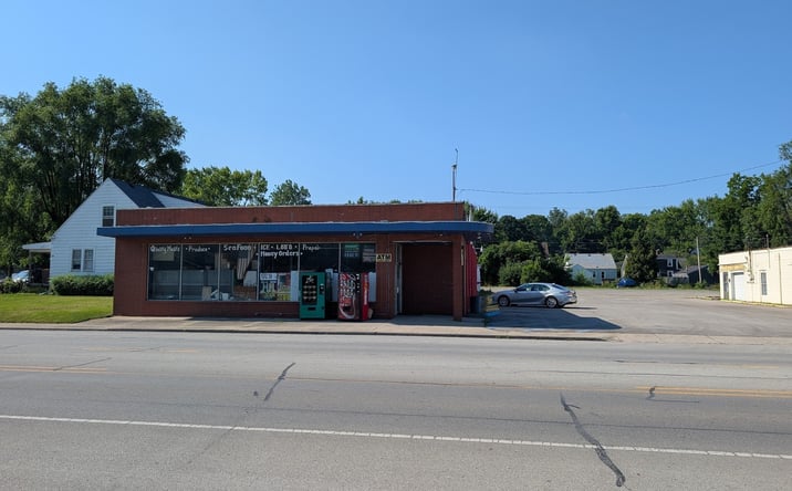 Pictures of Retail property located at 1909 W 8th St, Anderson, IN 46016 for sales - image #1