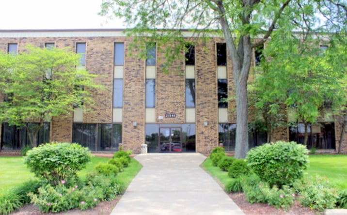 Pictures of Office property located at 21141 Governors Highway, Matteson, IL 60443 for sales - image #1