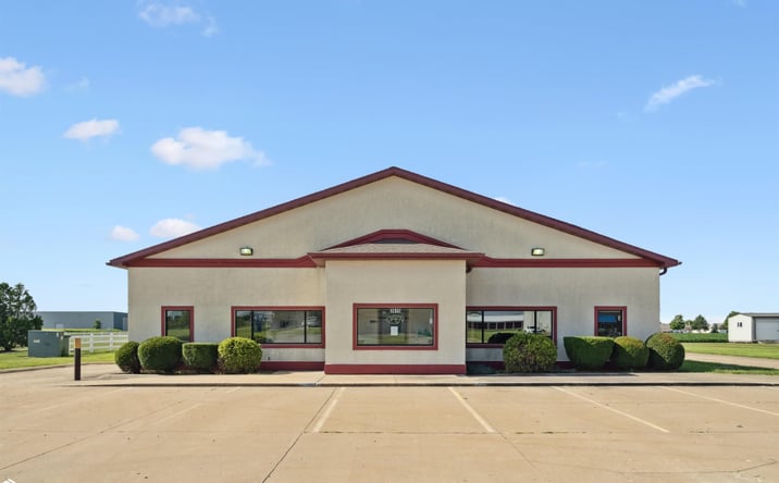 Pictures of Industrial, Office, Retail property located at 3615 Flint Ridge Drive, Burlington, IA 52601 for sales - image #1