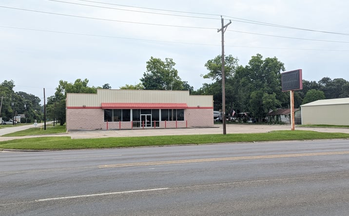 Pictures of Retail property located at 411 Main St, Daisetta, TX 77533 for sales - image #1