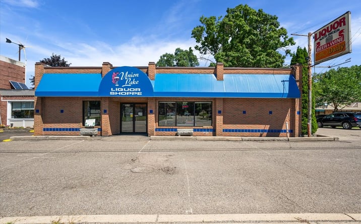 Pictures of Retail property located at 2515 Union Lake Road, Commerce Twp, MI 48382 for sales - image #1