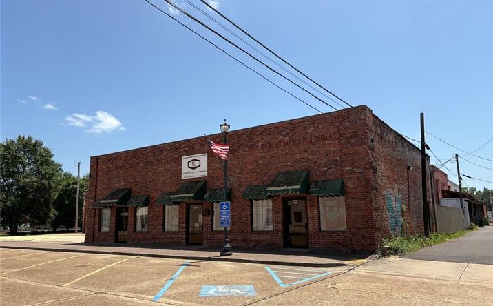 Pictures of Special Purpose property located at 125 E Louisiana Avenue, Vivian, LA 71082 for sales - image #1