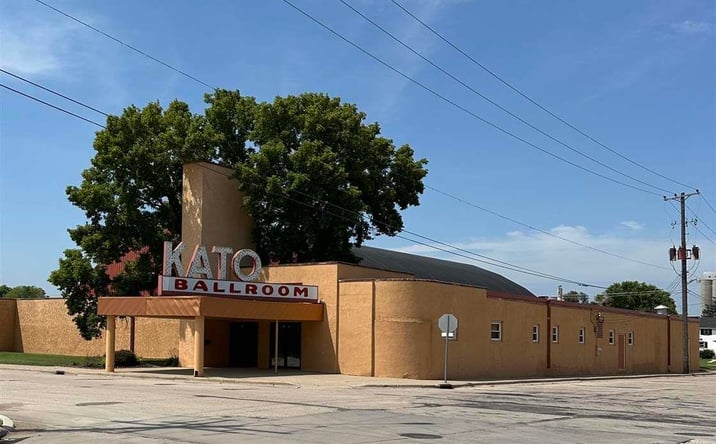 Pictures of Business for Sale, Retail property located at 200 Chestnut Street, Mankato, MN 56001 for sales - image #1