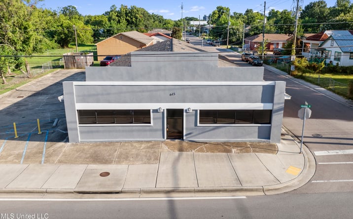 Pictures of Retail property located at 643 Division Street, Biloxi, MS 39530 for sales - image #1