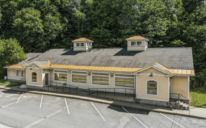 Pictures of Retail property located at 626 Broad St, Lyndon, VT 05851 for sales - image #1