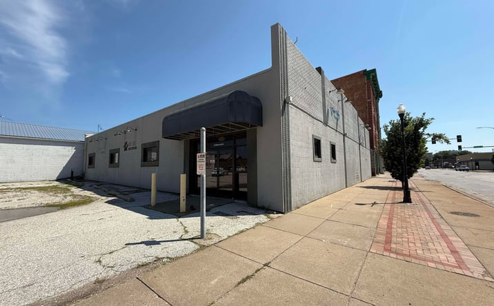 Pictures of Retail, Office, Industrial property located at 724 W 2ND Street, Davenport, IA 52802 for sales - image #1