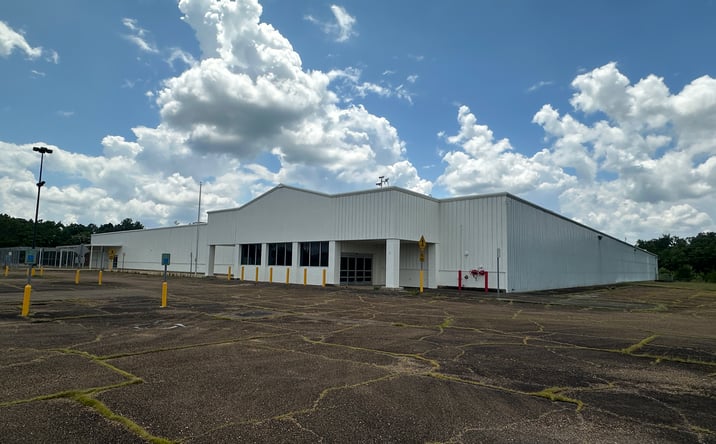 Pictures of Industrial, Retail property located at 124 Winchester Dr, West Point, MS 39773 for sales - image #1