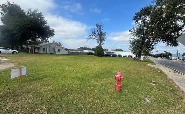 Pictures of Land property located at 0 N Huntington Street, Sulphur, LA 70663 for sales - image #1