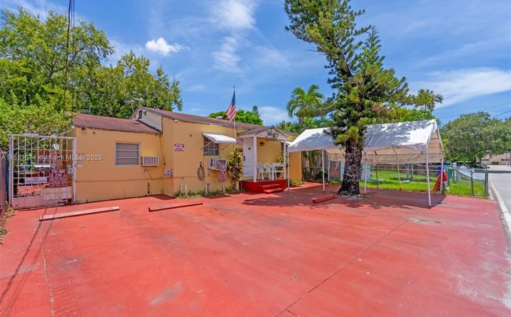 Pictures of Special Purpose property located at 811 NW 24th Ct, Miami, FL 33125 for sales - image #1