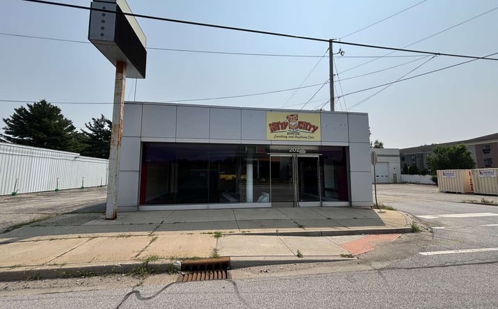 Pictures of Retail property located at 202 N Dixie Way, Roseland, IN 46637 for sales - image #1