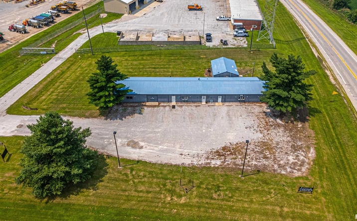 Pictures of Retail property located at 9632 State Route 29, Mason City, IL 62664 for sales - image #1
