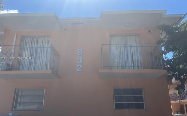 Pictures of Multifamily property located at 932 NW 5th St, Miami, FL 33128 for sales - image #1