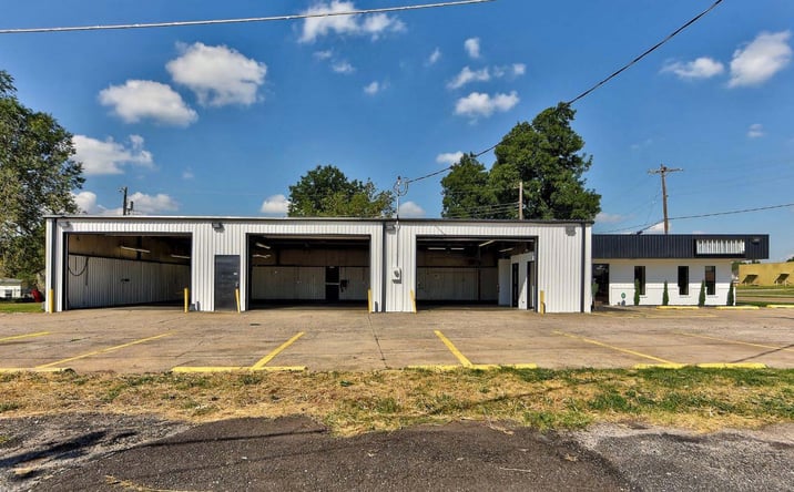 Pictures of Retail, Industrial property located at 704 E Main St, Moore, OK 73160 for sales - image #1