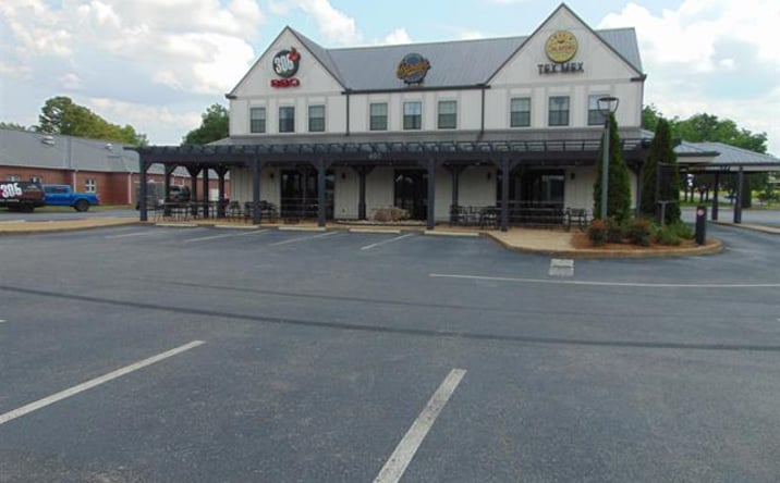 Pictures of Retail property located at 400 Avalon Ave, Muscle Shoals, AL 35661 for sales - image #1