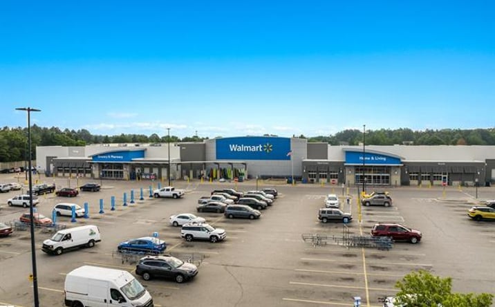 Pictures of Retail property located at 2640 Crossing Cir, Traverse City, MI 49684 for sales - image #1