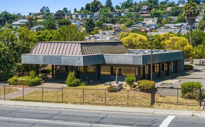 Pictures of Retail property located at 3201 Sonoma Blvd, Vallejo, CA 94590 for sales - image #1